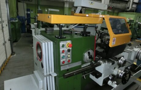 Safety guard for lathe chuck